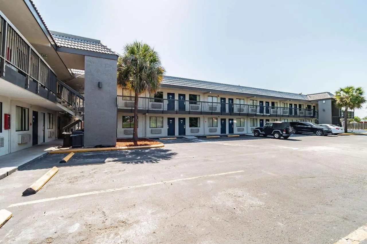 ** Hotel Motel 6 Tampa Near Fairgrounds - Casino USA