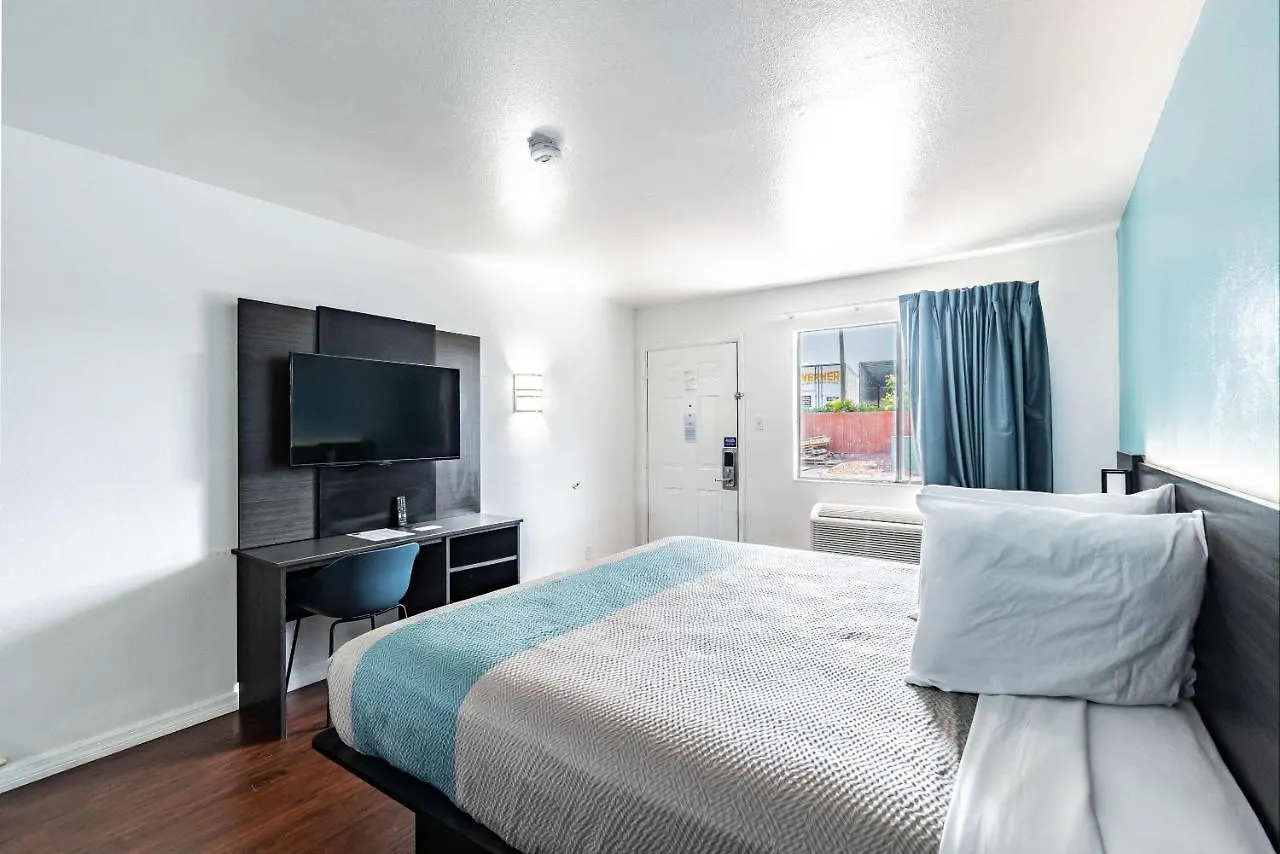 Motel 6 Tampa Near Fairgrounds - Casino USA