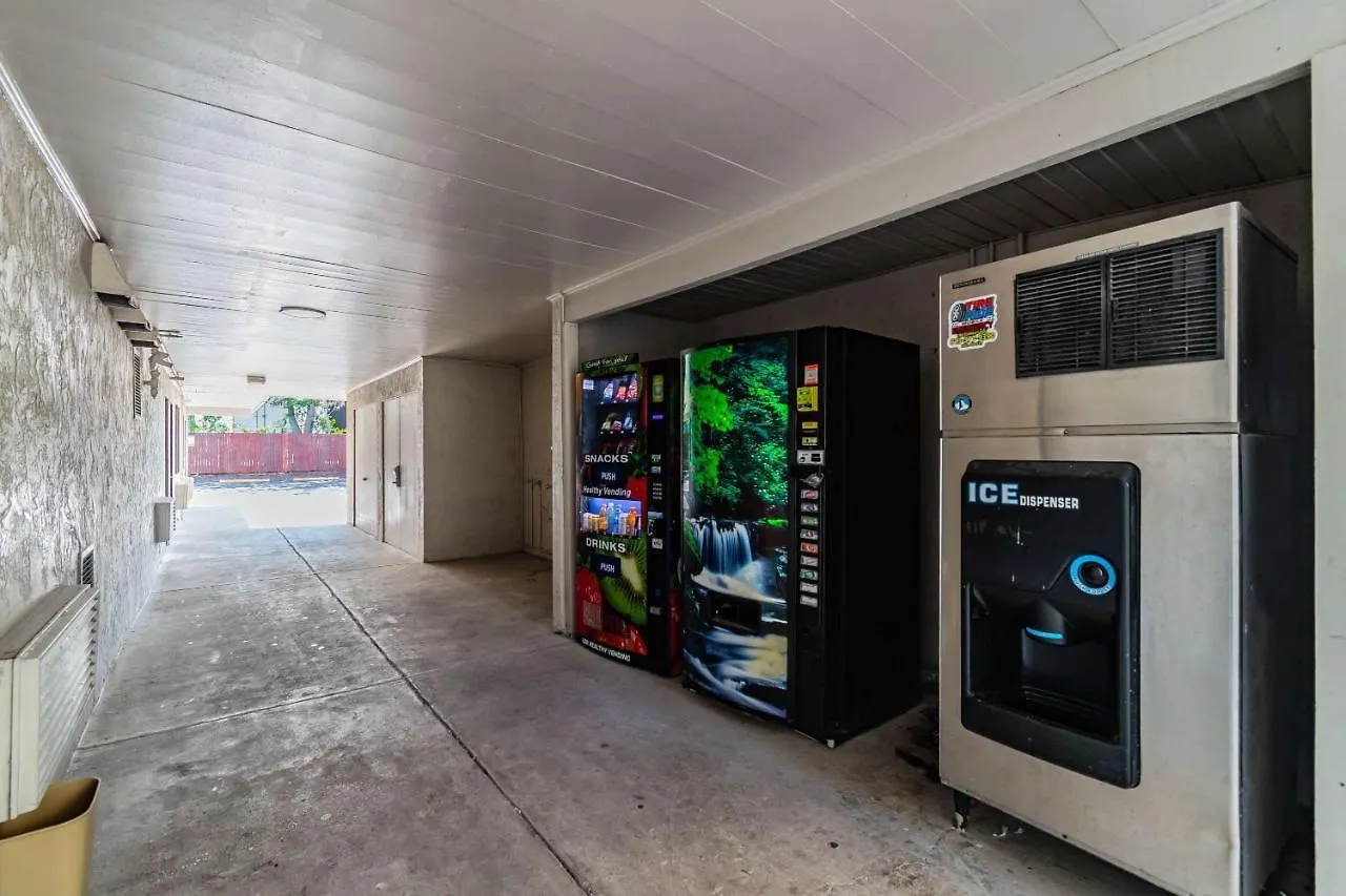 Hotel Motel 6 Tampa Near Fairgrounds - Casino