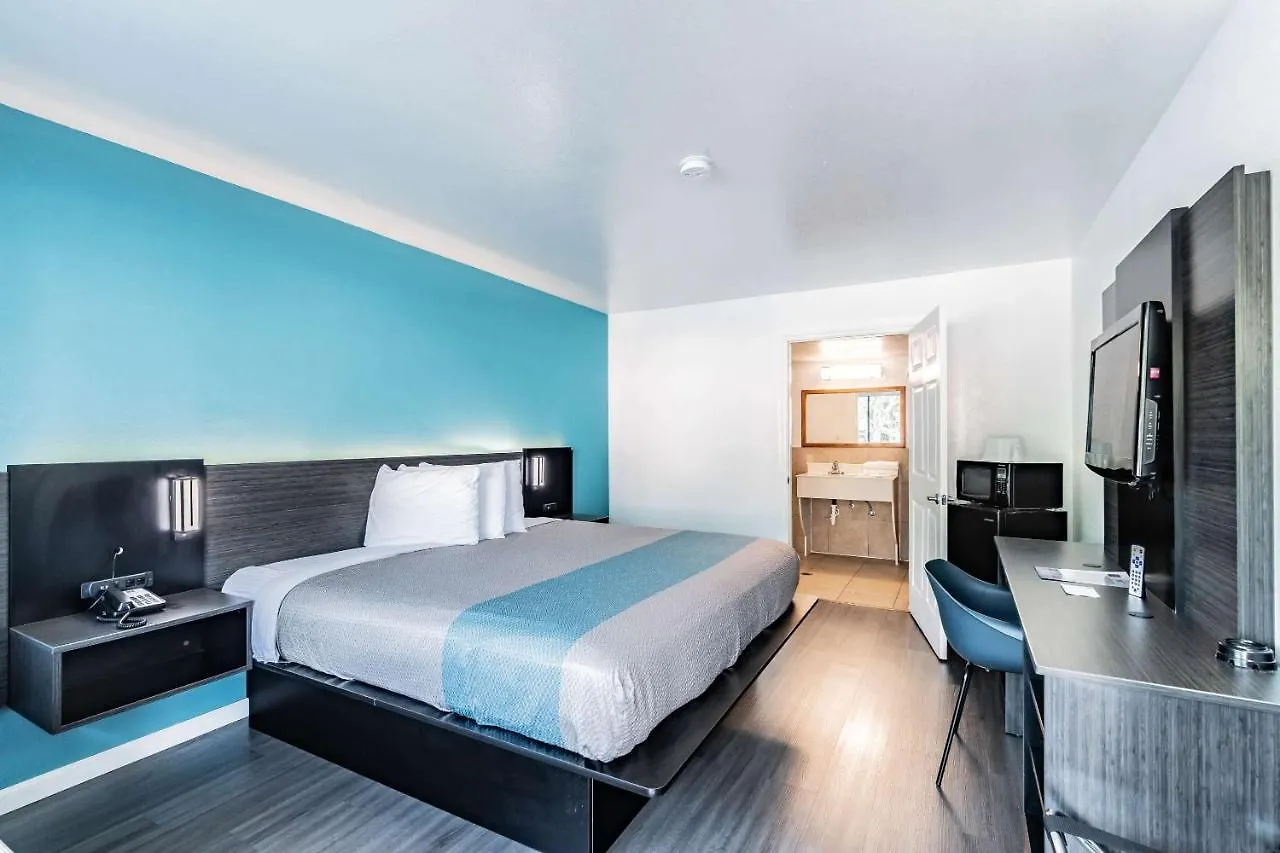 Motel 6 Tampa Near Fairgrounds - Casino 2*,