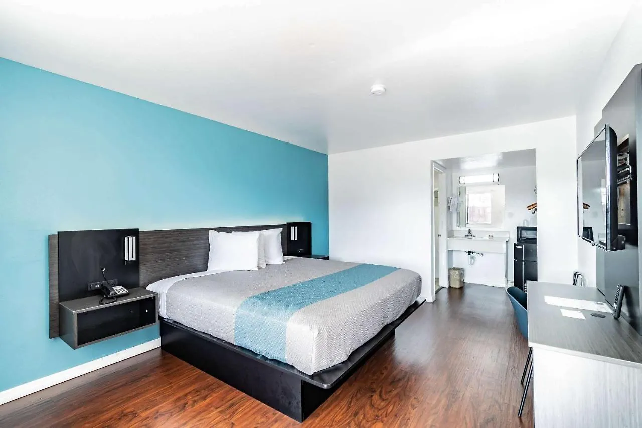 Motel 6 Tampa Near Fairgrounds - Casino מלון