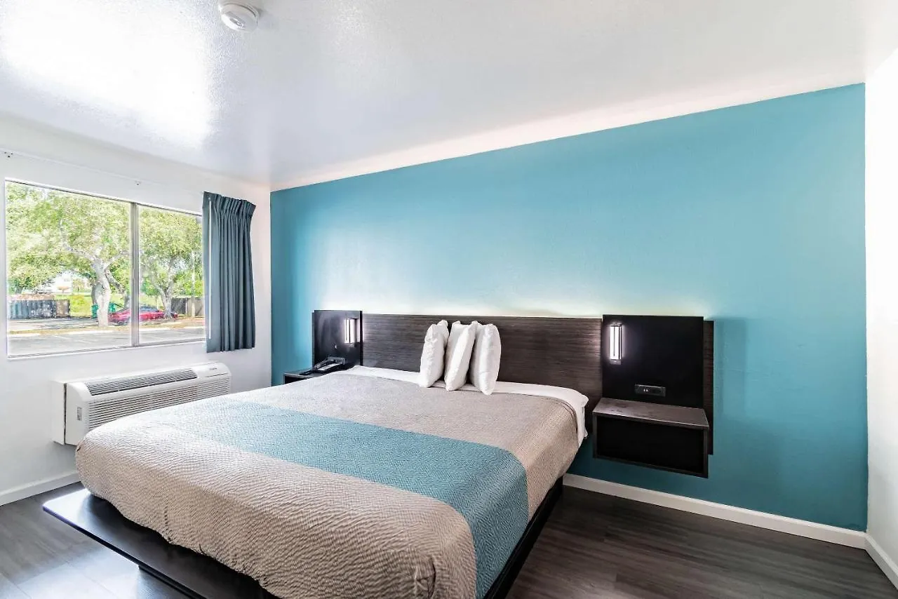 Motel 6 Tampa Near Fairgrounds - Casino