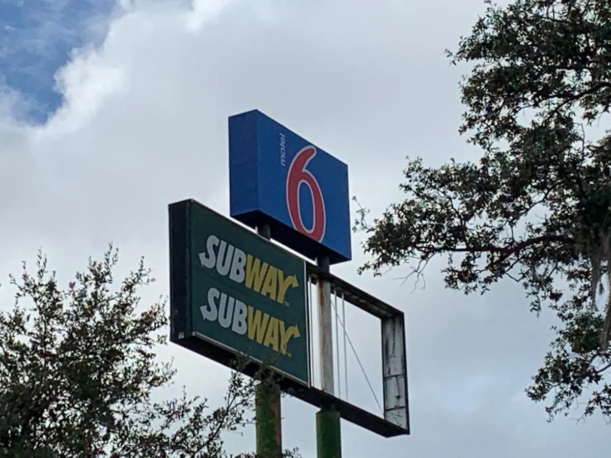 Motel 6 Tampa Near Fairgrounds - Casino 2*,